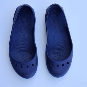 CROCS -WOMENS KADEE FLAT| Navy Blue| Size 7W